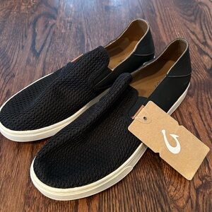 Olukai Pehuea  Black slip ons